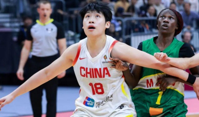 开云体育在线-带了又不用！广东大腿3战仅2分4板，球迷质问：为何不选刘禹彤？